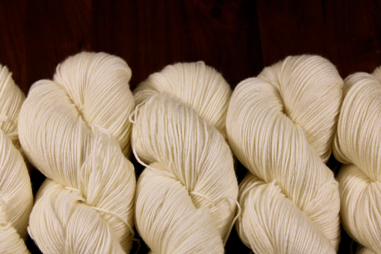 UNDYED 4-PLY FINGERING