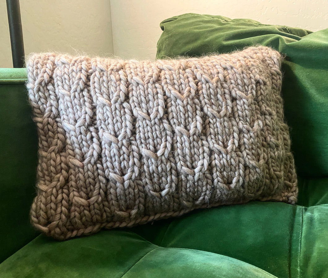 Knitting Pattern | Cloves Pillow